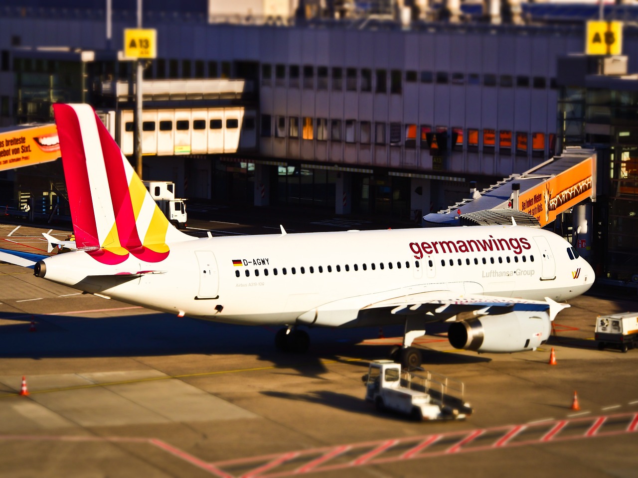 “澳大利亚和联合航空公司为马航加油	” 澳洲联盟航空fokker？