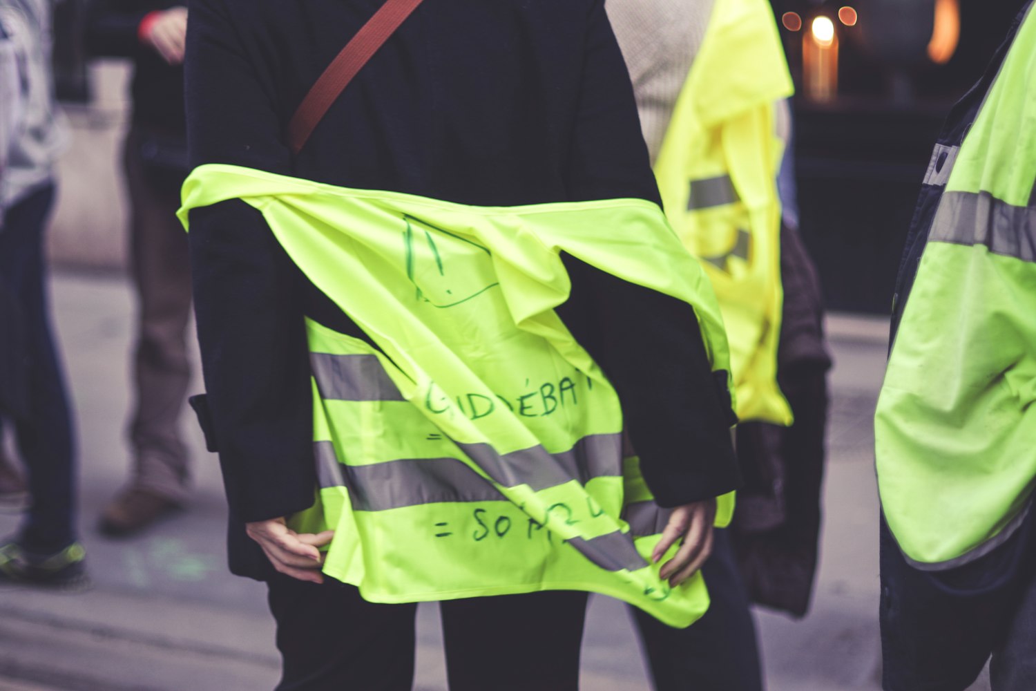 “前十奢侈品排名男士衣服” 奢侈品男士服装品牌大全logo？