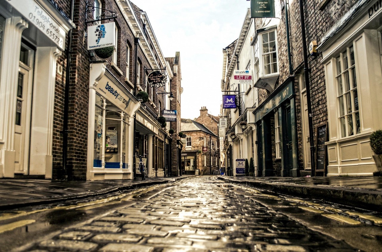 “英国有名的报纸	” 英国报纸排名前三名是什么？